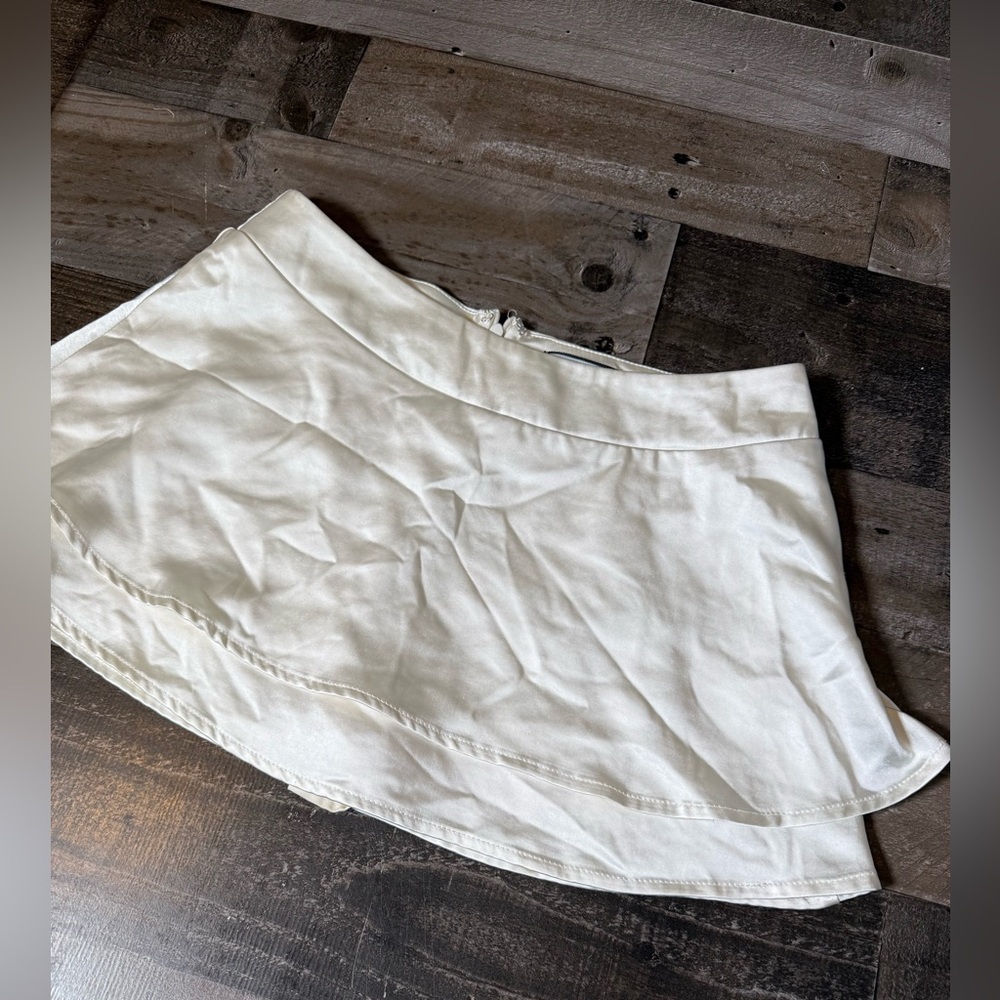 Runaway‎ The Label Pammi Mini Skort Ivory Satin Layered Size S NWT